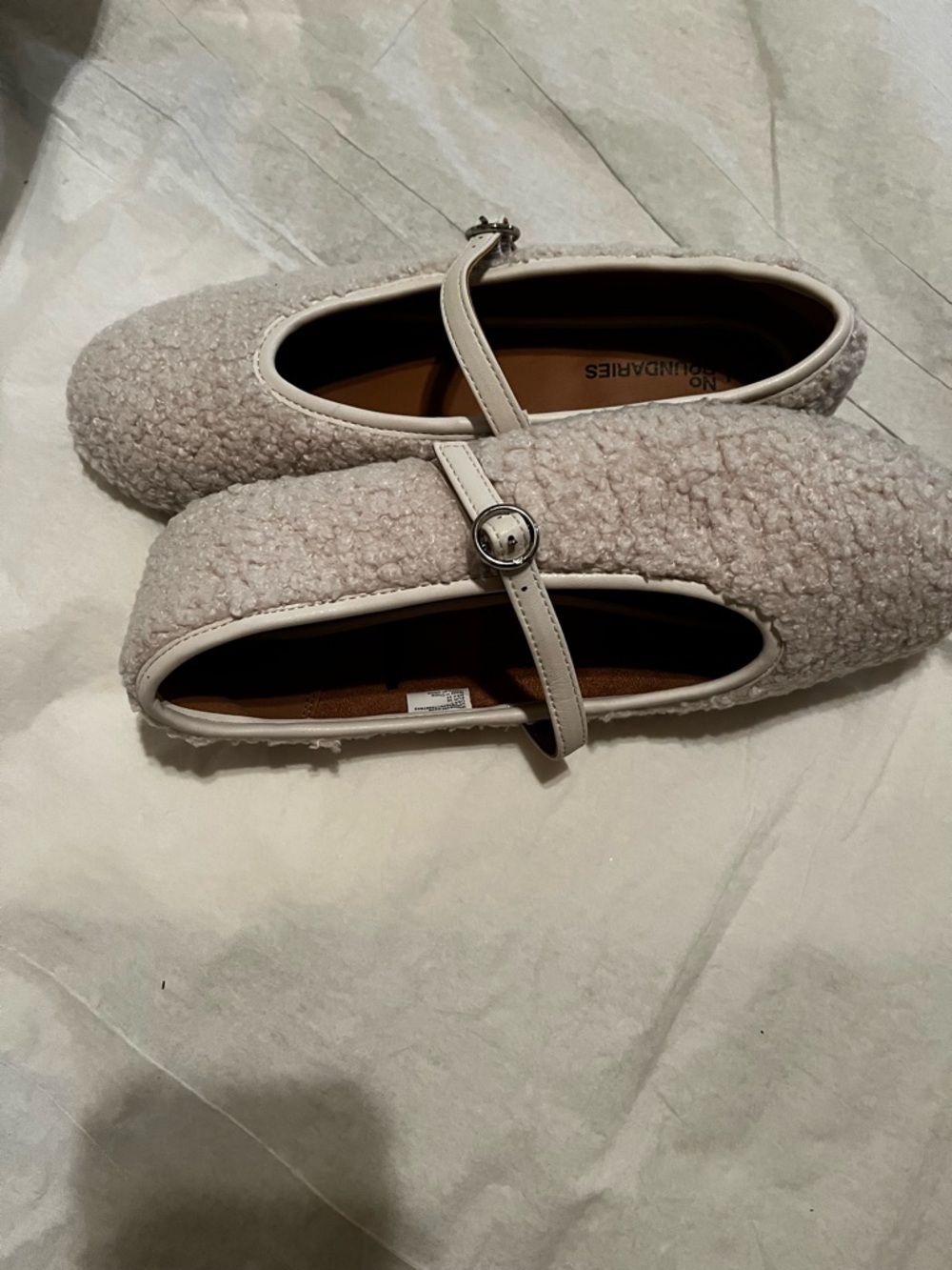 NO BOUNDARIES ~CREAM FUZZY BOUCLE MARY JANE FLATS~SIZE 7